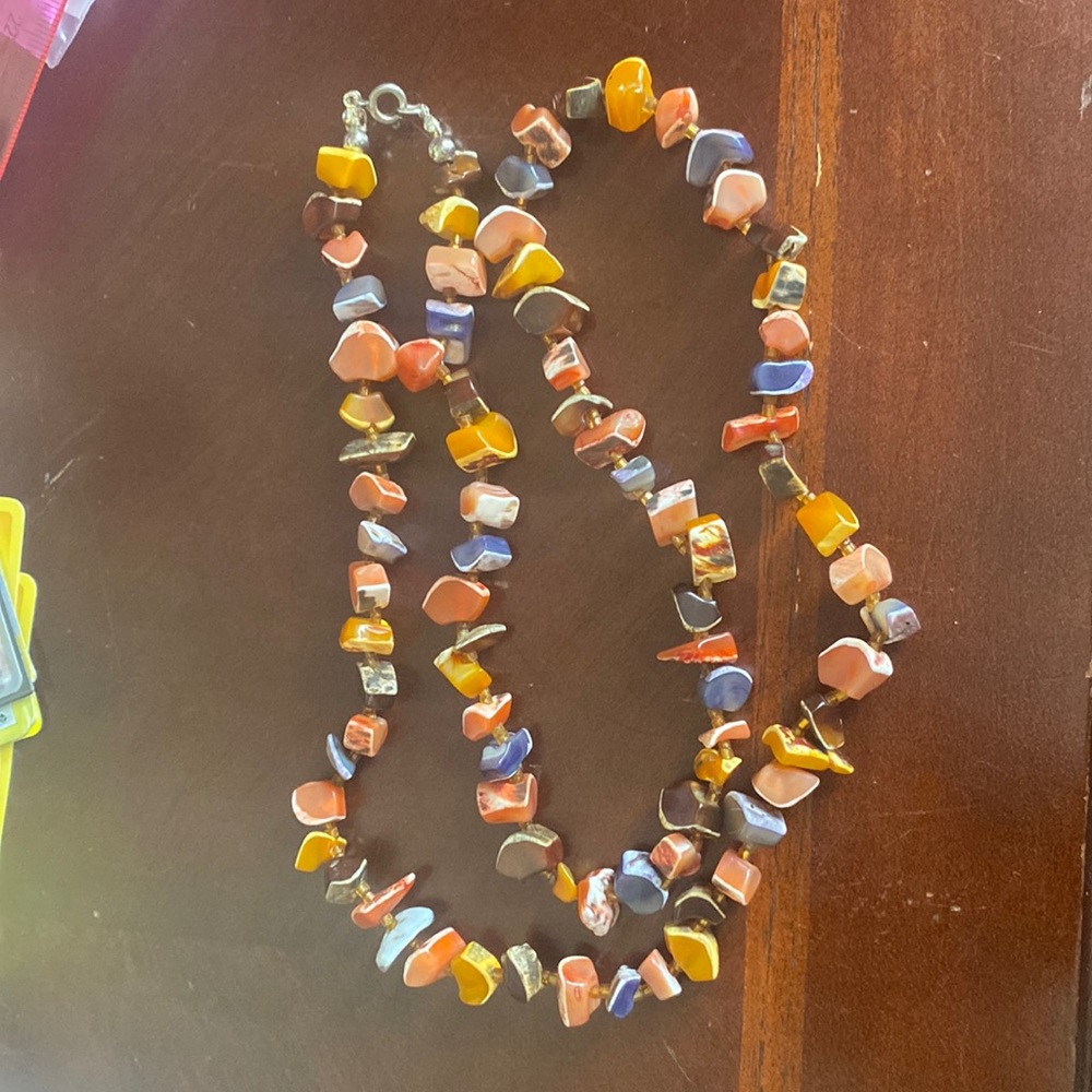 Conch chips necklace